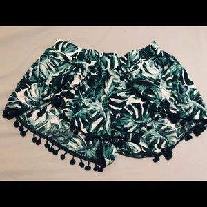 🌿 Cute Pom trimmed Leaf shorts 🌿